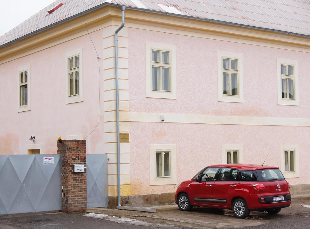 Apartmany U Komina Terezín Exteriör bild